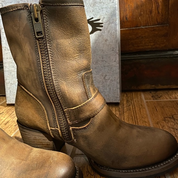 FREEBIRD Carlita Brown Leather Boots. Size women’s 10. Worn once. - Picture 5 of 8